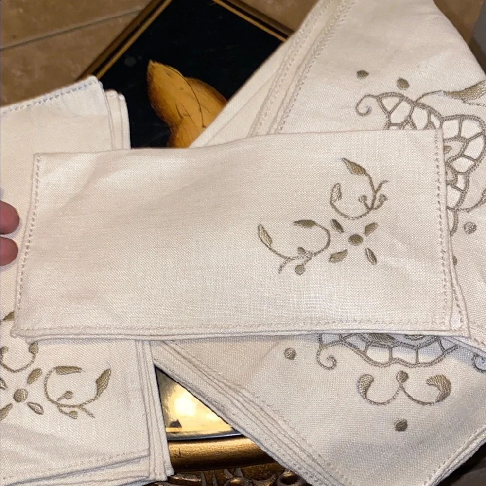 BX48 Vintage set of 8 Embroidered Tan Napkins and Hankerchiefs Set